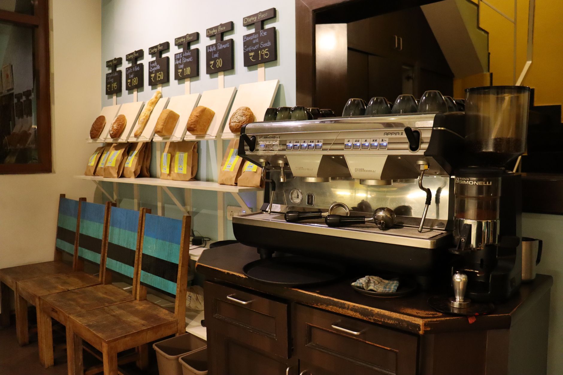 Café counter and espresso machine