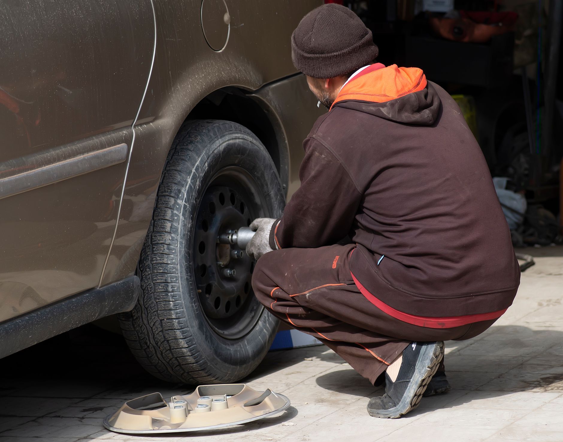 Changing a wheel in the shop