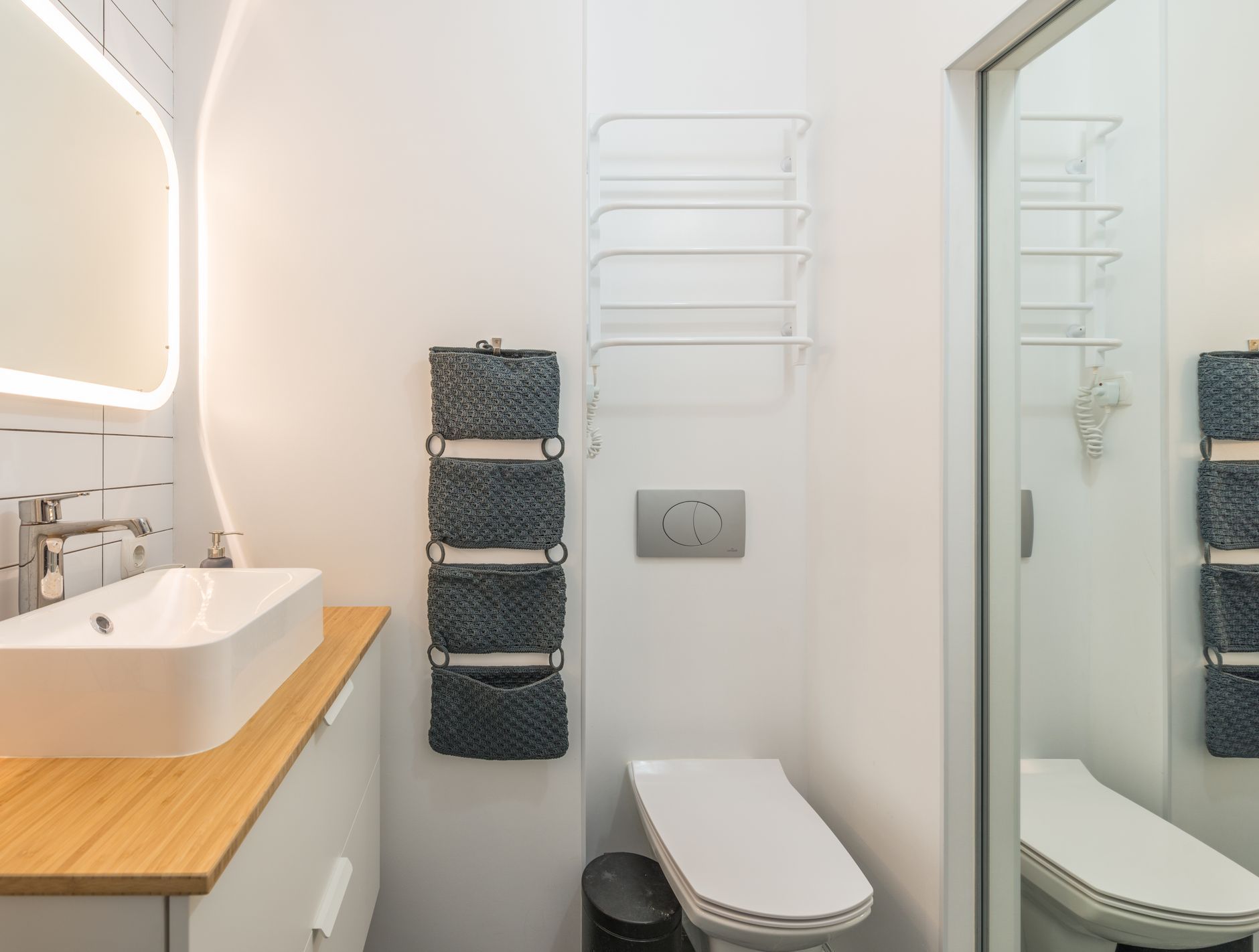 Small modern bathroom